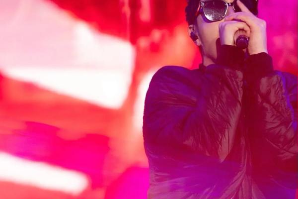 命运密码解锁：潘玮柏的八字如何影响他的成就与挑战