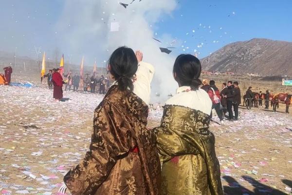 藏历节日与天文变化：如何通过这些节庆理解藏区的生活节奏