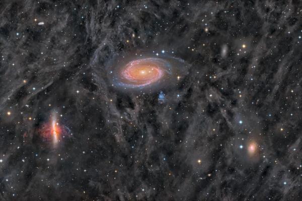 的天文变迁：秋季星空的奥秘