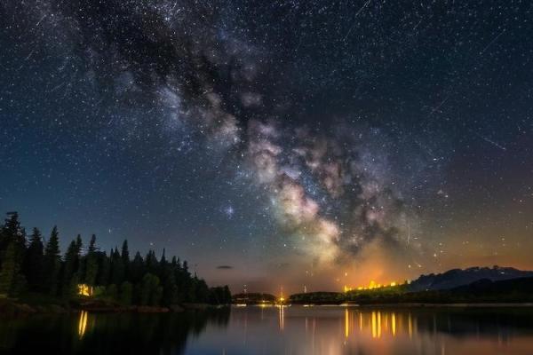 的天文变迁：秋季星空的奥秘