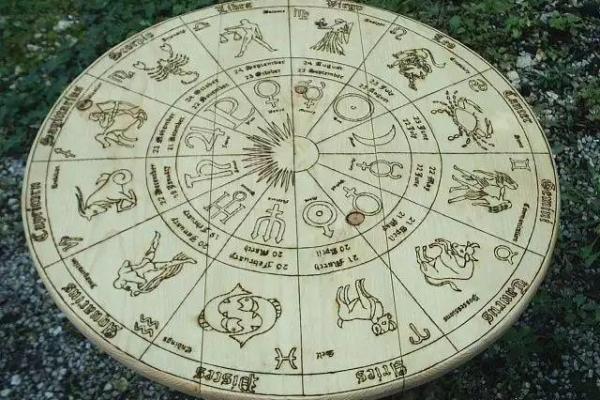 五行格局揭秘：揭秘十二月份的神秘性格解析