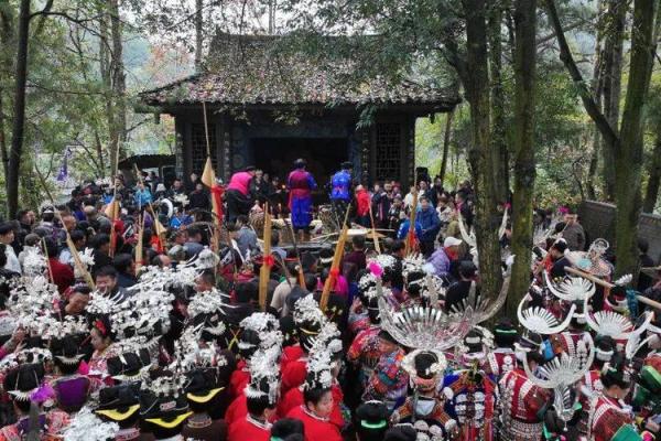 从养生到祭祀，苗族传统节日里的生活智慧